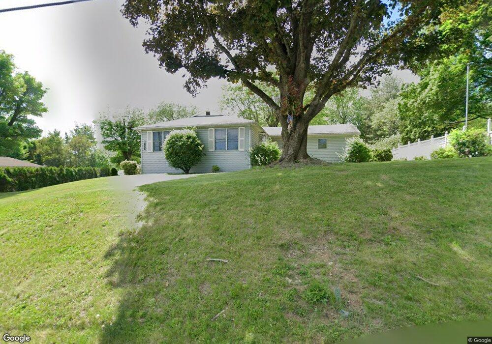 1884 Willow Ln, MacUngie, PA 18062 - photo 1