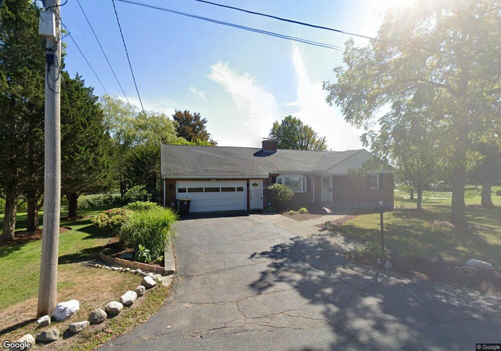 18 Willow Ln, East Weymouth, MA 02189 - photo 1