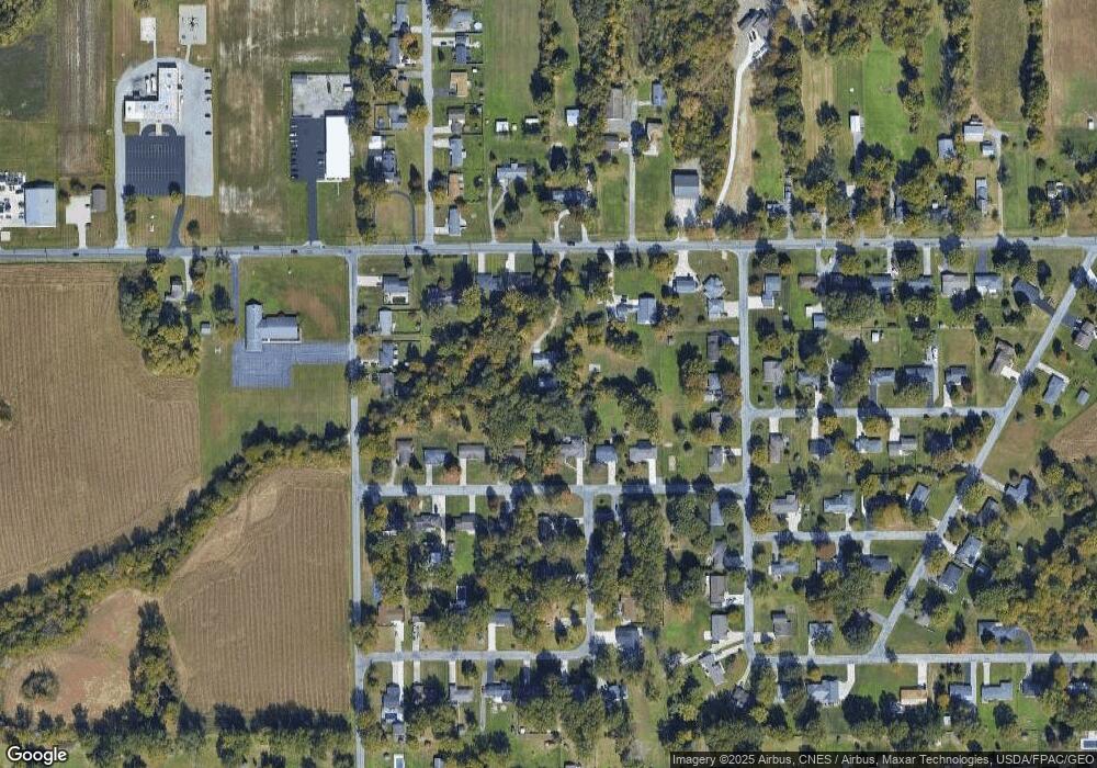 1900 Lilac Ln, Lima, OH 45806 - photo 1