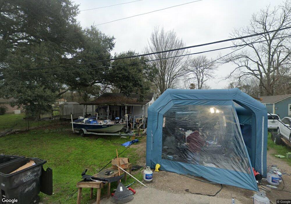 213 W Jordan St, Alvin, TX 77511 - photo 1