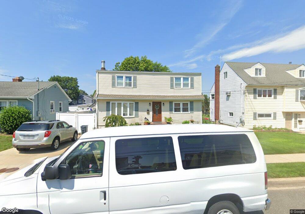 288 Roosevelt Ave, Freeport, NY 11520 - photo 1