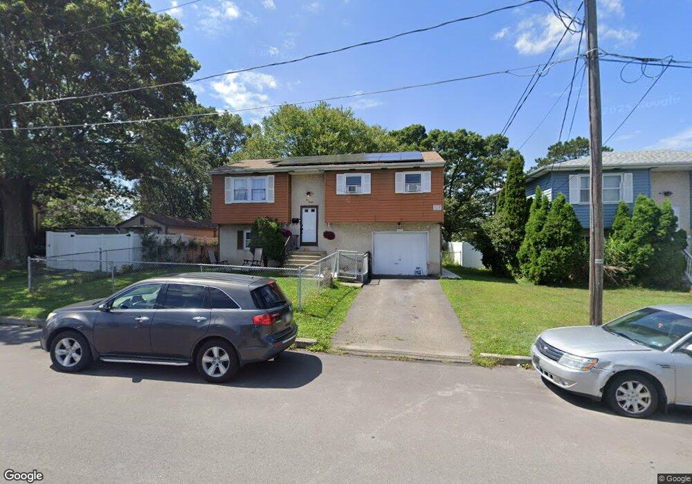 1030 Lincoln St, Hazleton, PA 18201 - photo 1