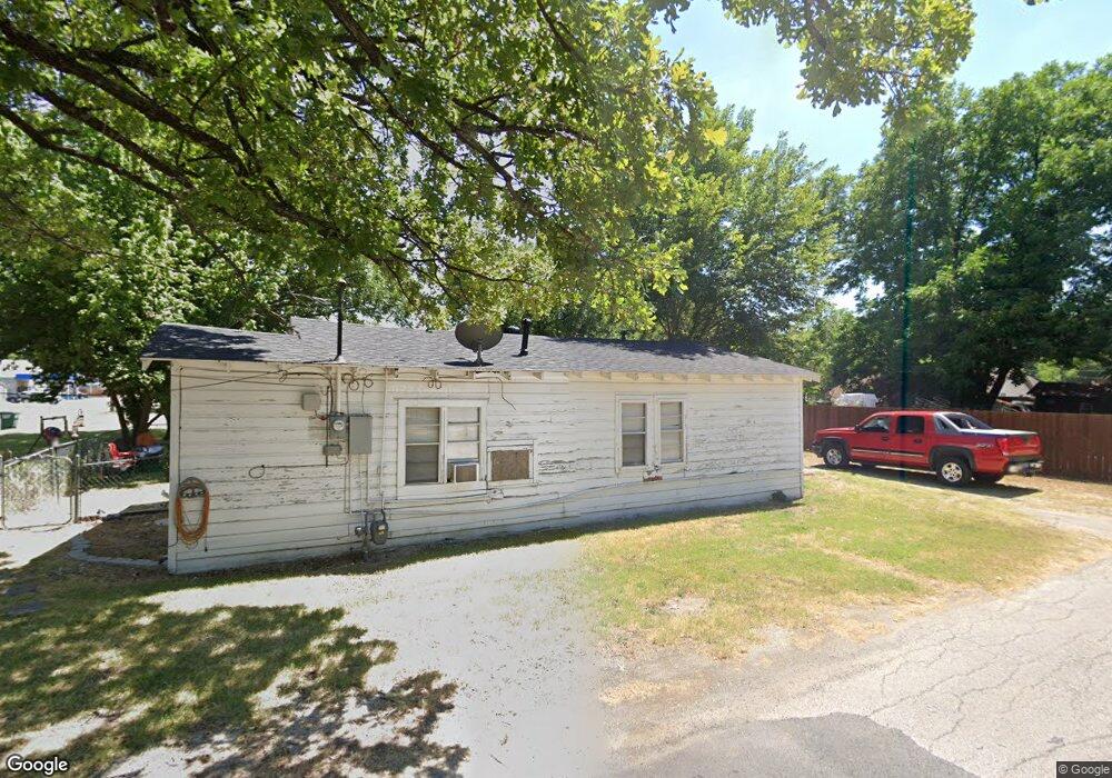 1101 S Grand Ave, Gainesville, TX 76240 - photo 1