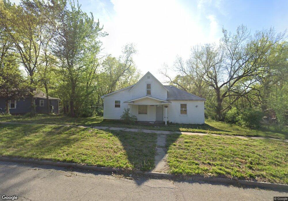 2409 SW Fillmore St, Topeka, KS 66611 - photo 1