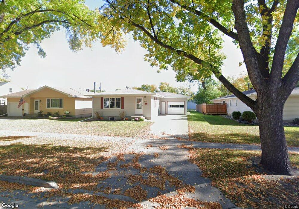 1017 S 17th St, Grand Forks, ND 58201 - photo 1