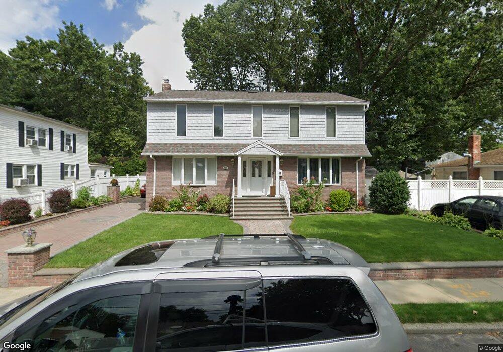 981 Otsego Rd, West Hempstead, NY 11552 - photo 1