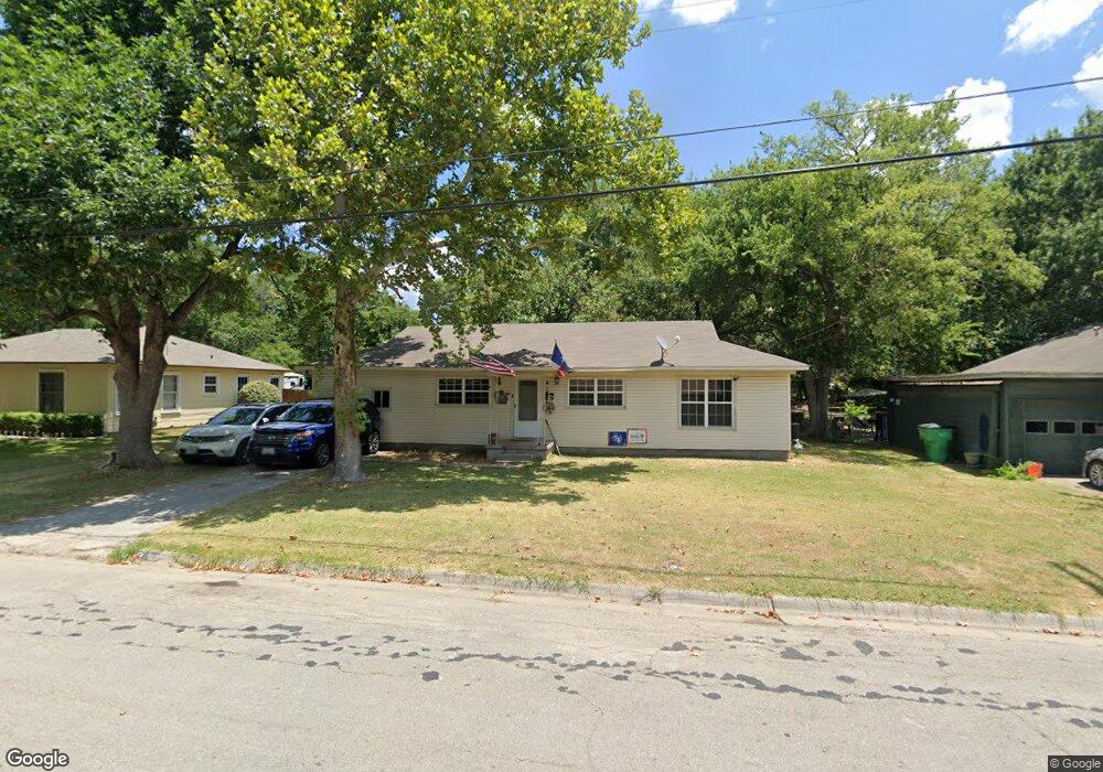 1110 Whaley Dr, Gainesville, TX 76240 - photo 1