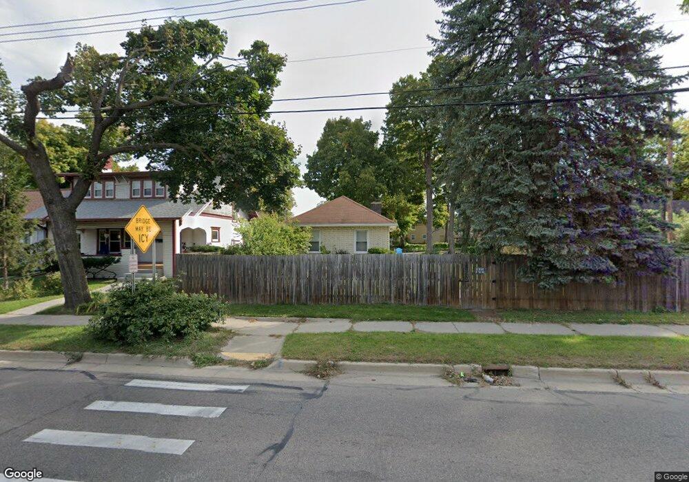 1323 S Mlk Blvd, Lansing, MI 48910 - photo 1