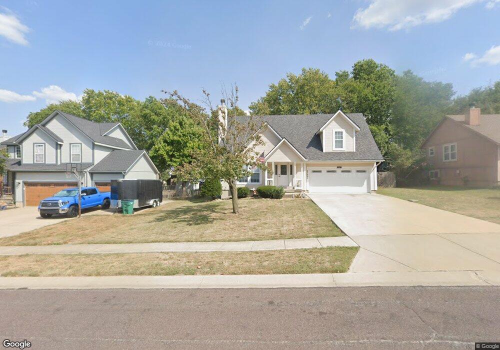 21805 S Roosevelt St, Spring Hill, KS 66083 - photo 1