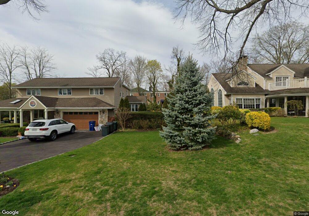 23 Dolphin Green unit E2B, Port Washington, NY 11050 - photo 1