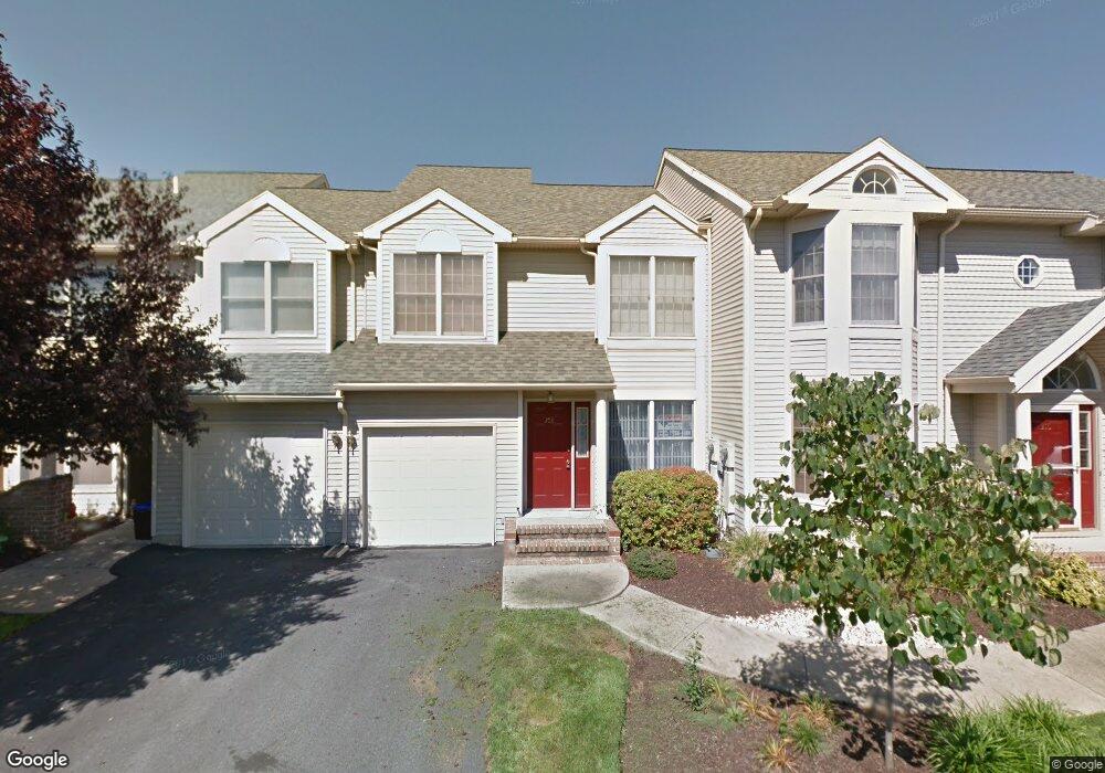 308 Windsor Place unit R308, Macungie, PA 18062 - photo 1