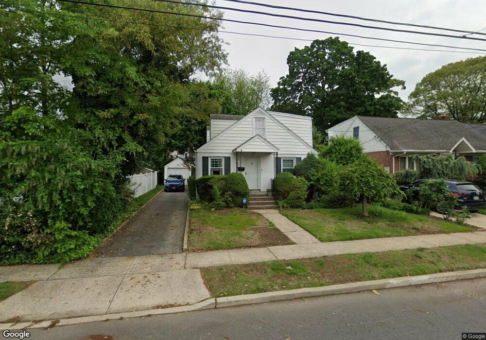 114 Walnut St, West Hempstead, NY 11552 - photo 1