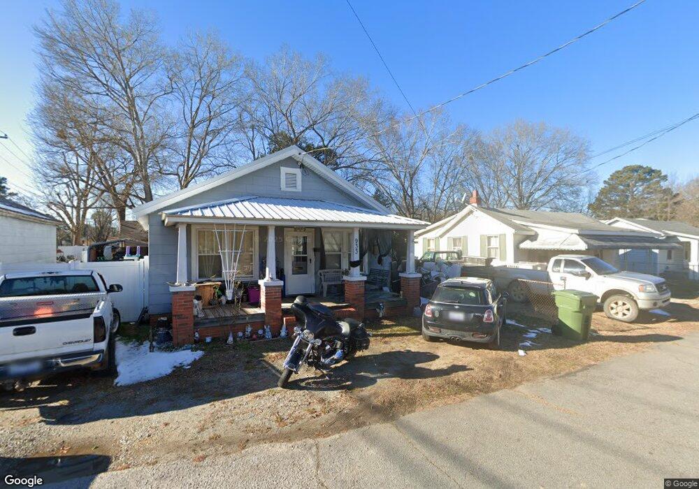 933 Burton St, Roanoke Rapids, NC 27870 - photo 1