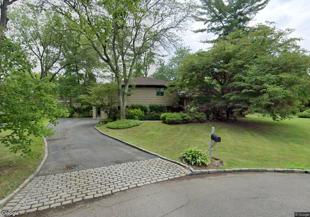 6 Albert Ct, Great Neck, NY 11024 - photo 1