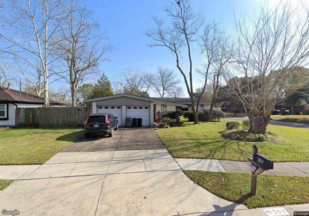 307 Mary Ann Dr, Friendswood, TX 77546 - photo 1