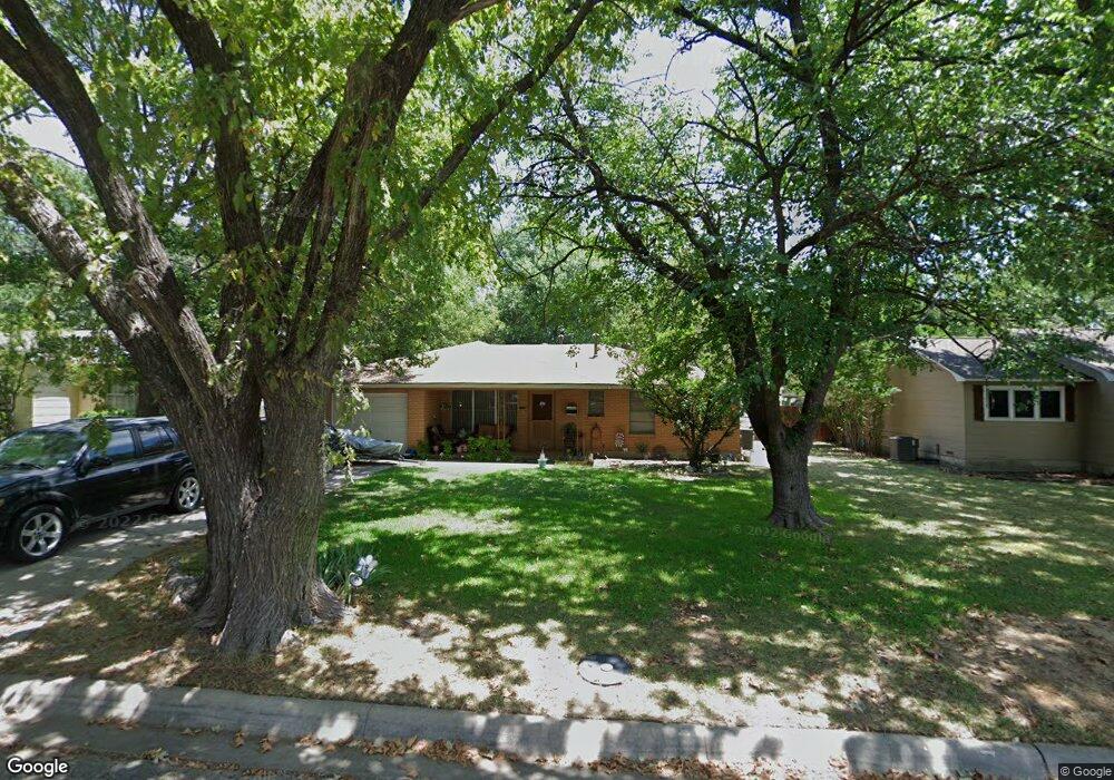 1104 Hillcrest Blvd, Gainesville, TX 76240 - photo 1