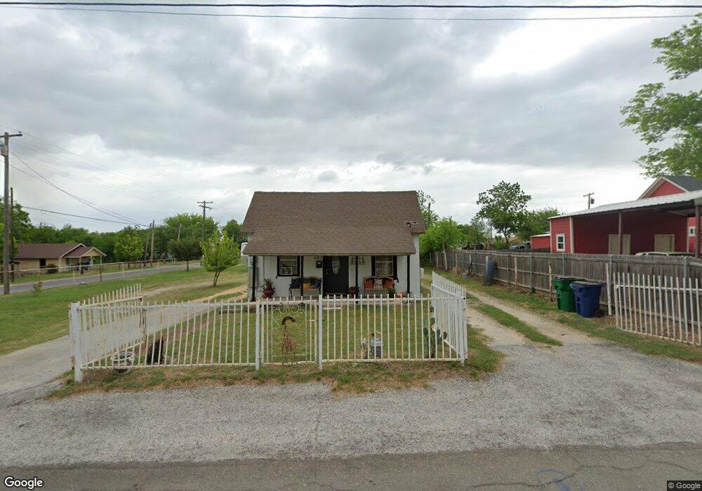 602 W Mill St, Decatur, TX 76234 - photo 1