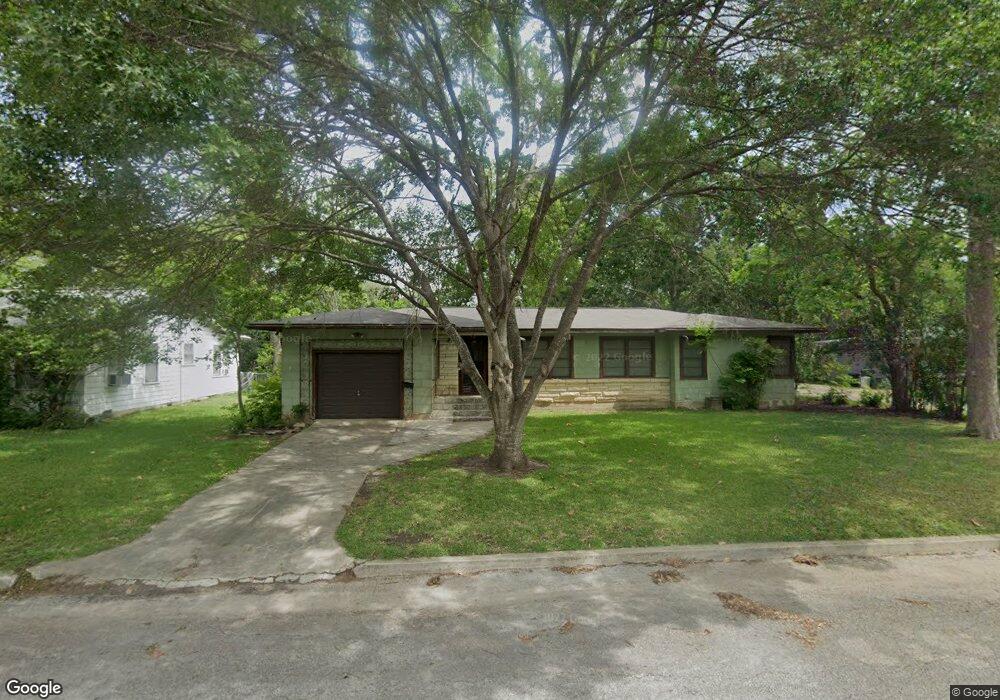 716 E Krezdorn St, Seguin, TX 78155 - photo 1