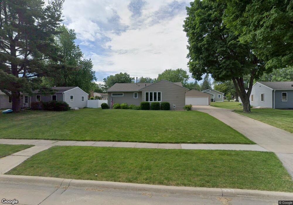 2207 Valley High Dr, Cedar Falls, IA 50613 - photo 1