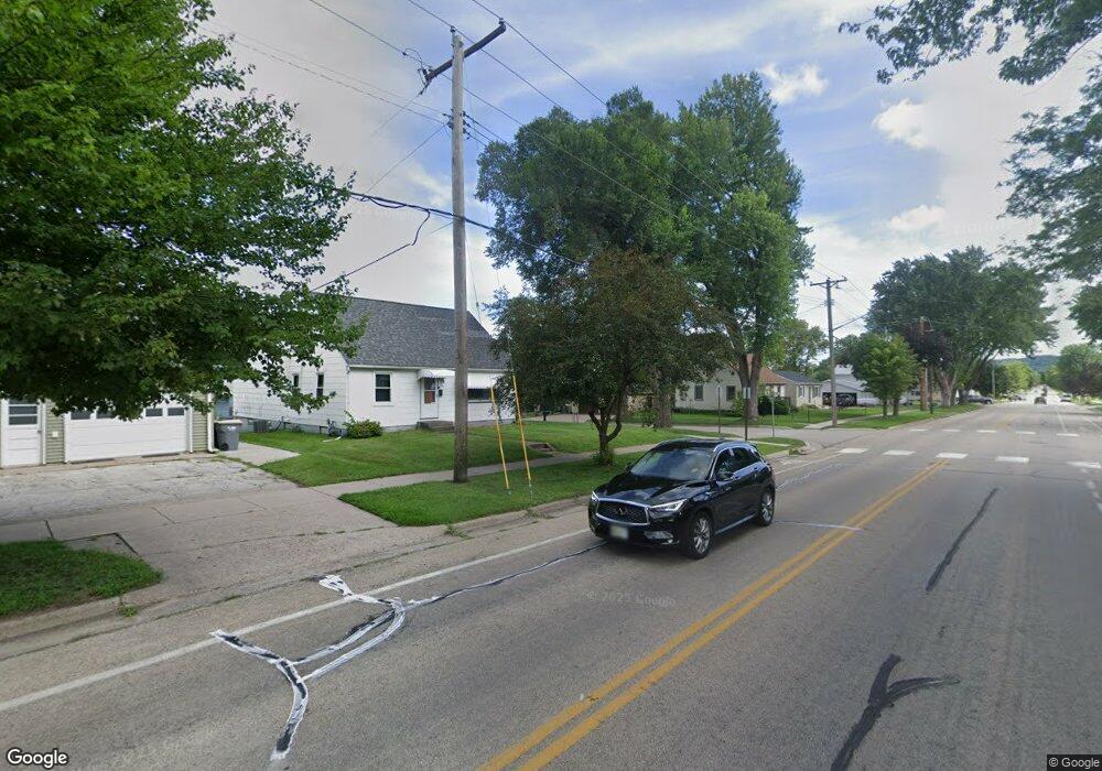 421 N 3rd St, La Crescent, MN 55947 - photo 1