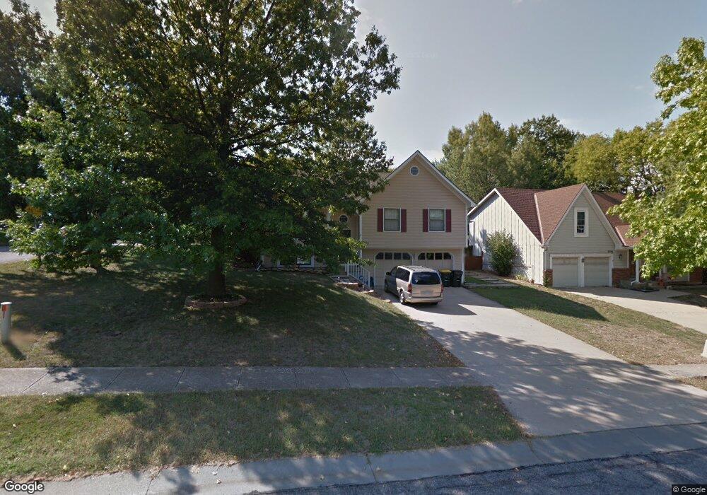 8012 Woodstone St, Lenexa, KS 66219 - photo 1