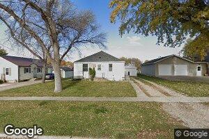 521 2nd St, Hull, IA 51239