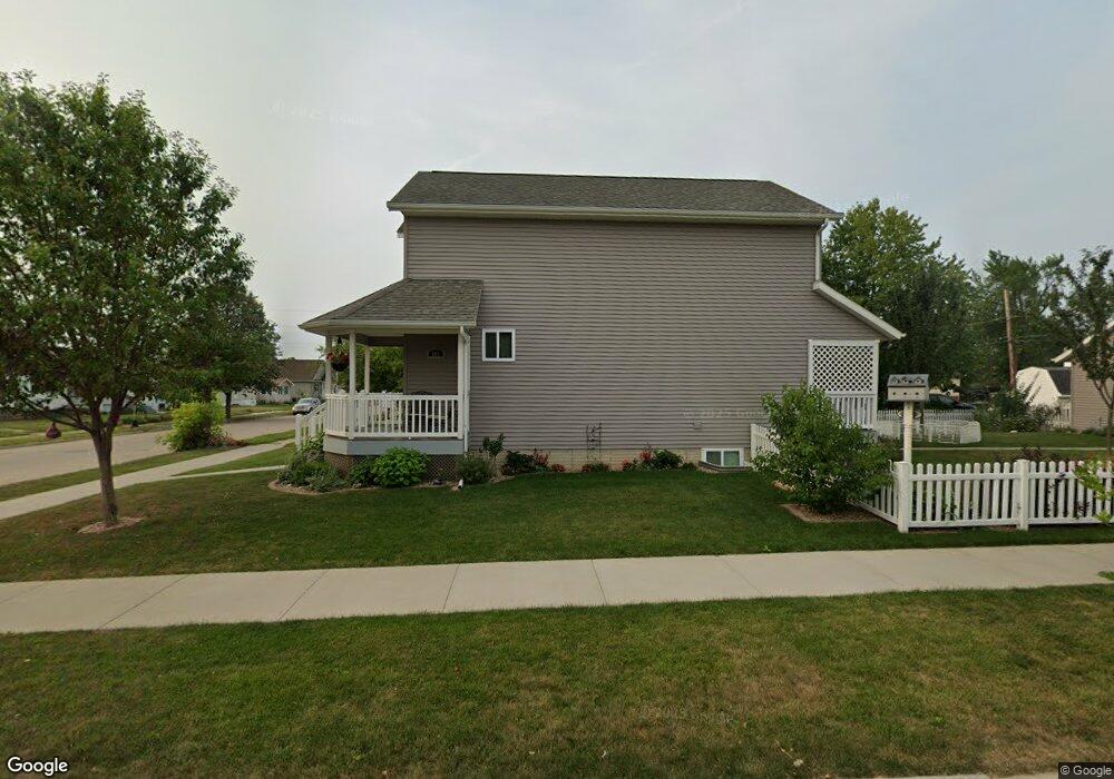809 M Ave NW, Cedar Rapids, IA 52405 - photo 1