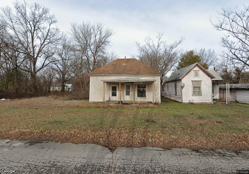 1617 Felix Ave, Parsons, KS 67357 - photo 1
