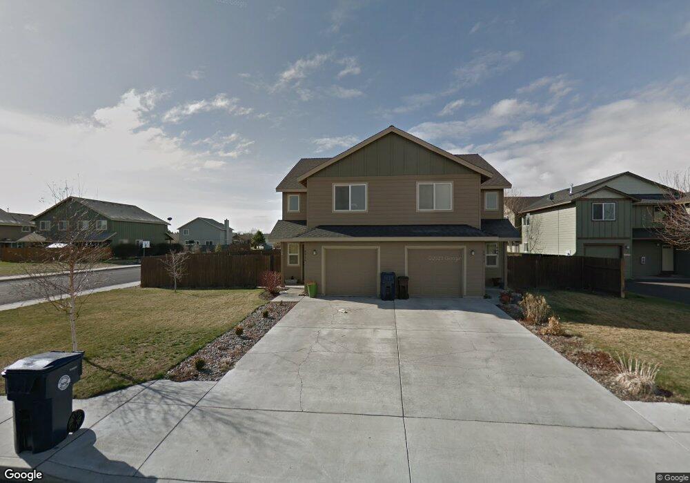 2930 SW Juniper Ave, Redmond, OR 97756 - photo 1