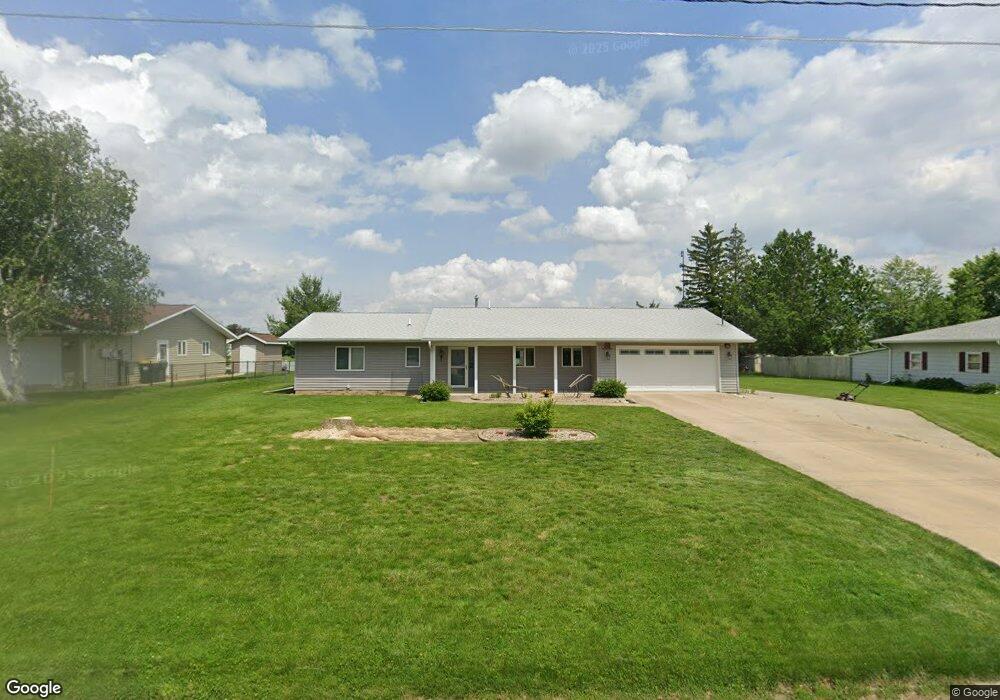 1015 Eastern Dr SE, Cedar Rapids, IA 52403 - photo 1