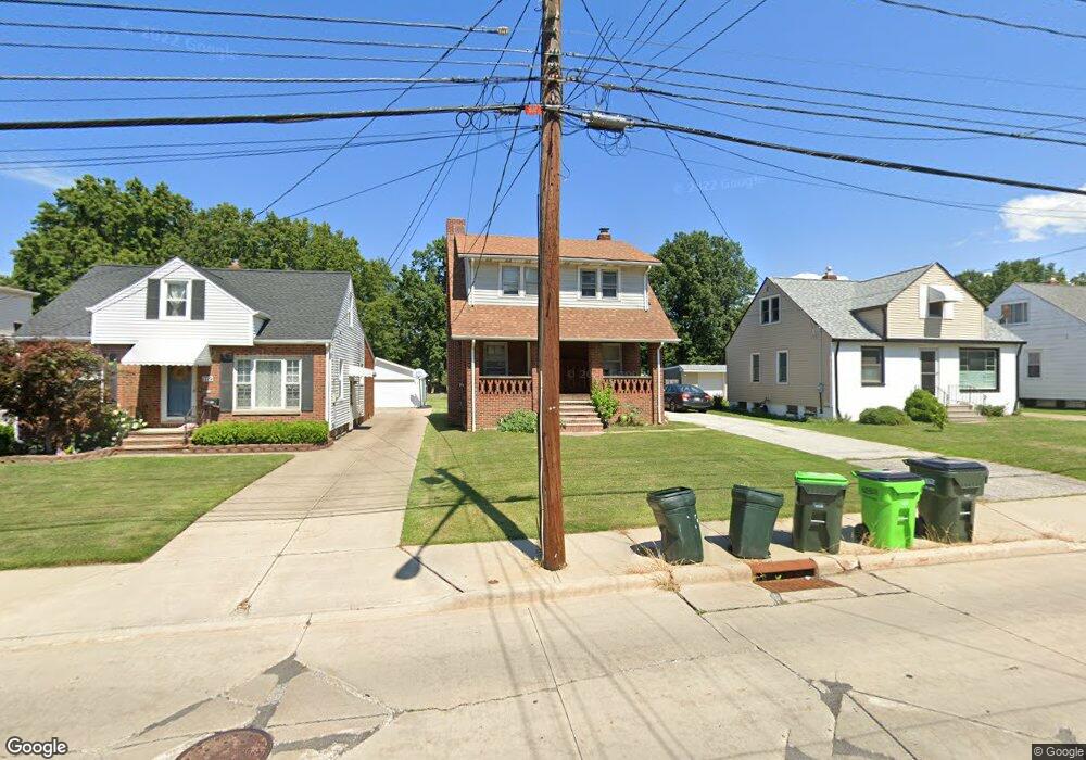 1725 Rockefeller Rd, Wickliffe, OH 44092 - photo 1