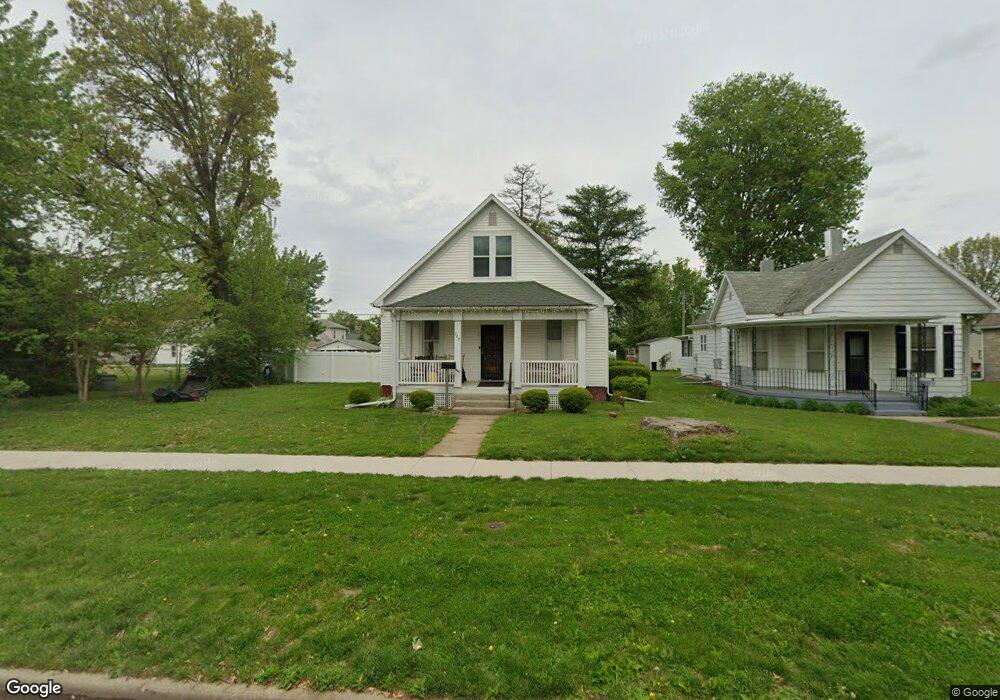 320 Wyatt Ave, Lincoln, IL 62656 - photo 1