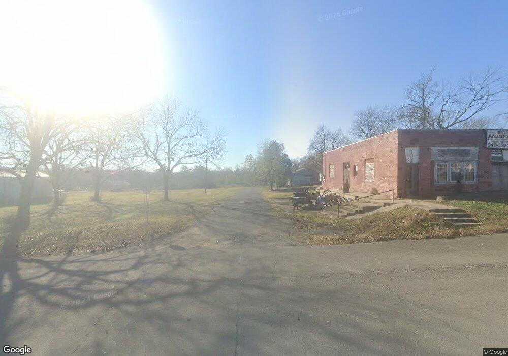 301 W Broadway, Henryetta, OK 74437 - photo 1