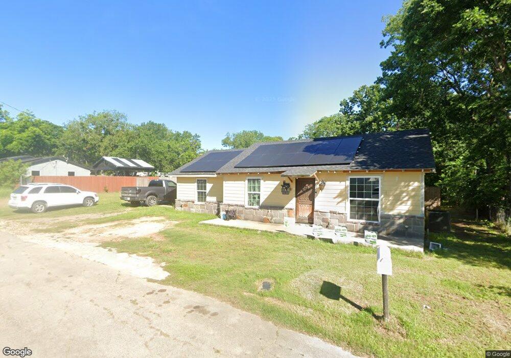 1306 W Lone Star Ave, Cleburne, TX 76033 - photo 1