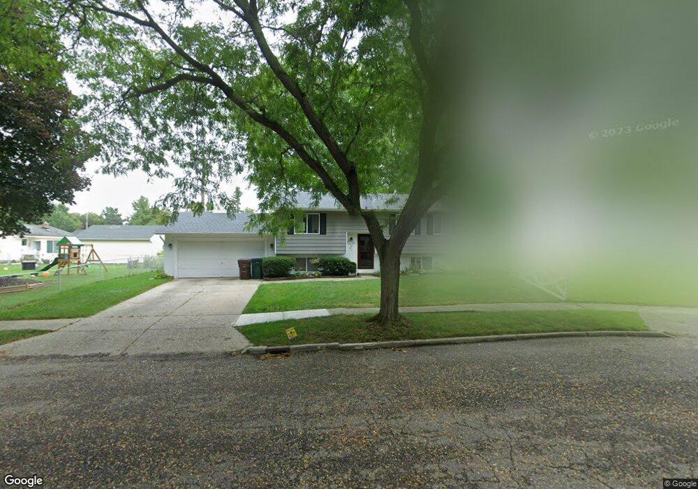 6041 Chesapeake Dr, Lansing, MI 48911 - photo 1