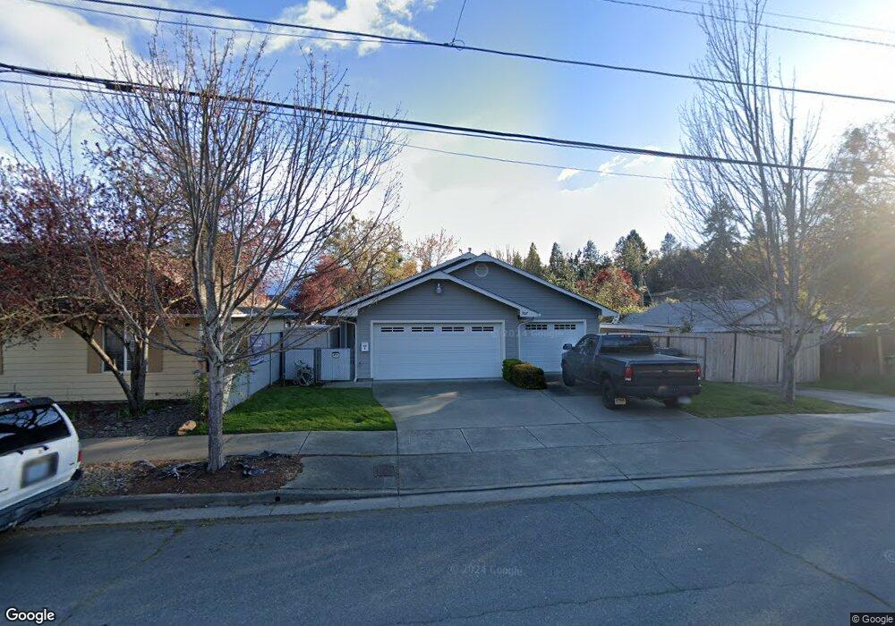 907 NW B St, Grants Pass, OR 97526 - photo 1
