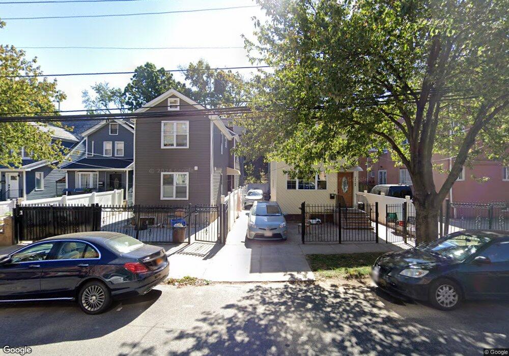 19104 Woodhull Ave, Hollis, NY 11423 - photo 1