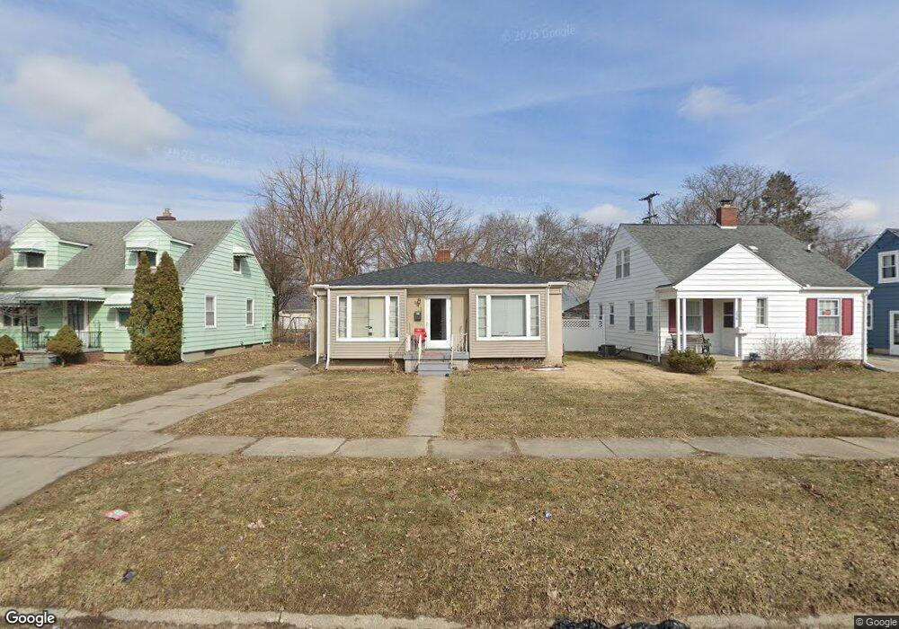 242 Commonwealth Ave, Flint, MI 48503 - photo 1