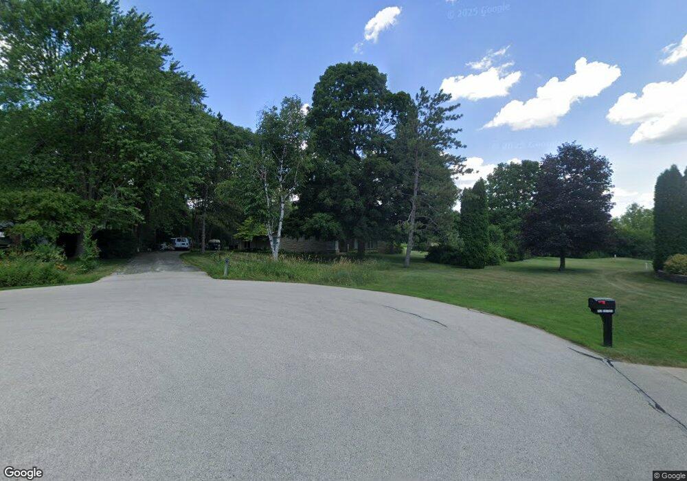 N50W27618 N Courtland Cir, Pewaukee, WI 53072 - photo 1