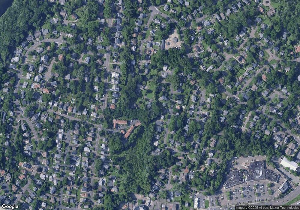 8 Perna Ln, Riverside, CT 06878 - photo 1