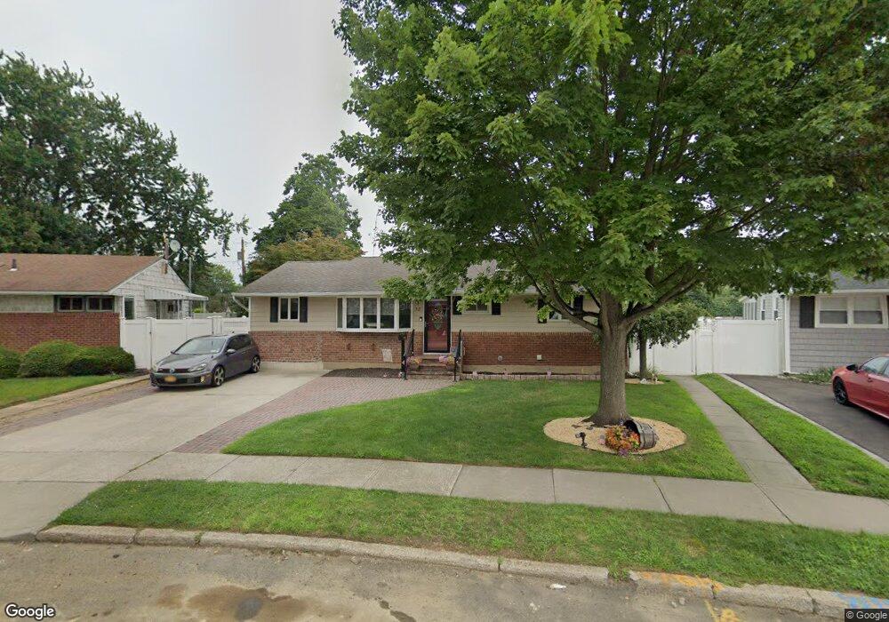 32 Janet Dr, Plainview, NY 11803 - photo 1