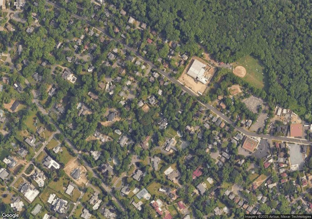 199 Dwight Ln, Great Neck, NY 11024 - photo 1