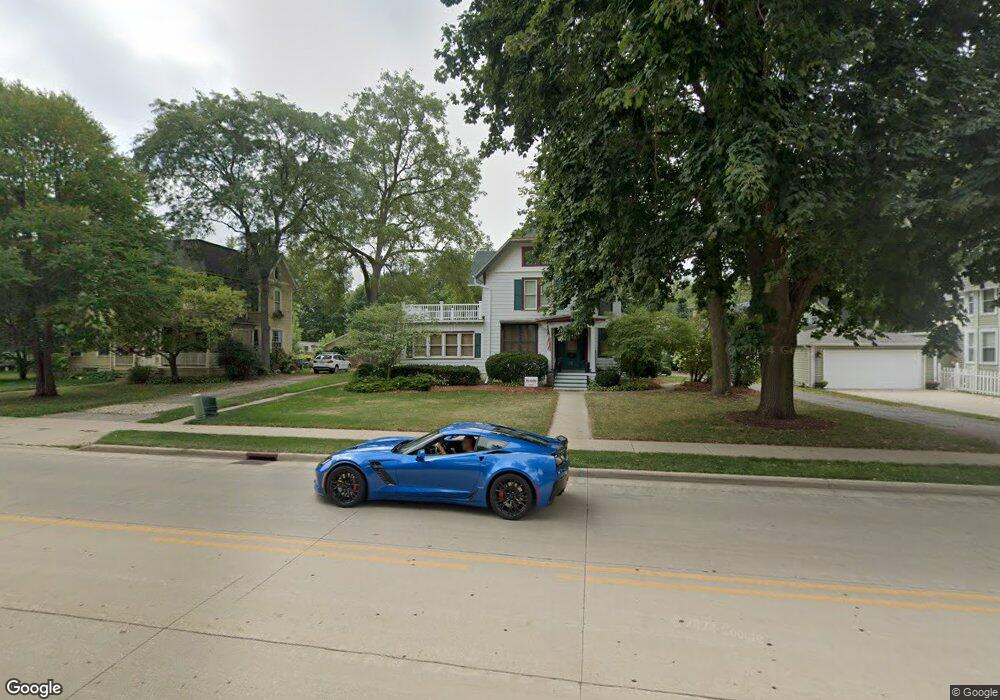 521 W Wisconsin Ave, Oconomowoc, WI 53066 - photo 1