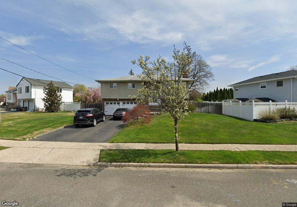 39 Harvest Ln, ComMacK, NY 11725 - photo 1