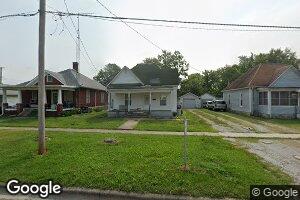 916 N Main St, Saint Elmo, IL 62458