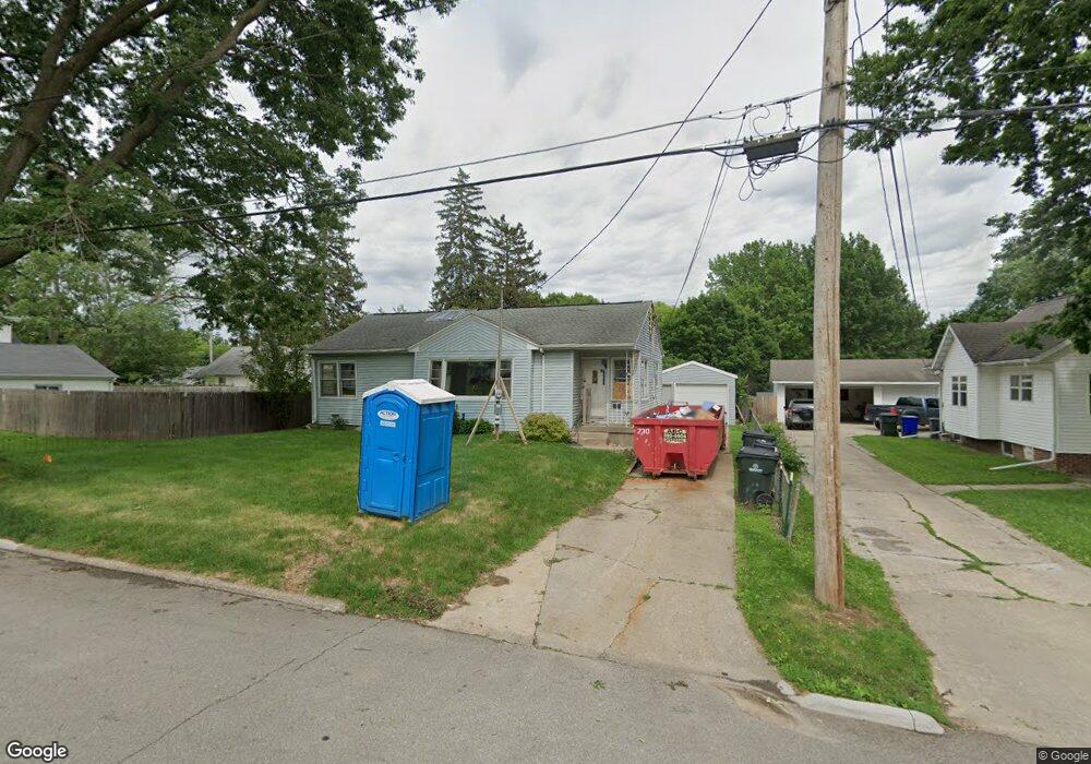 245 21st St NW, Cedar Rapids, IA 52405 - photo 1