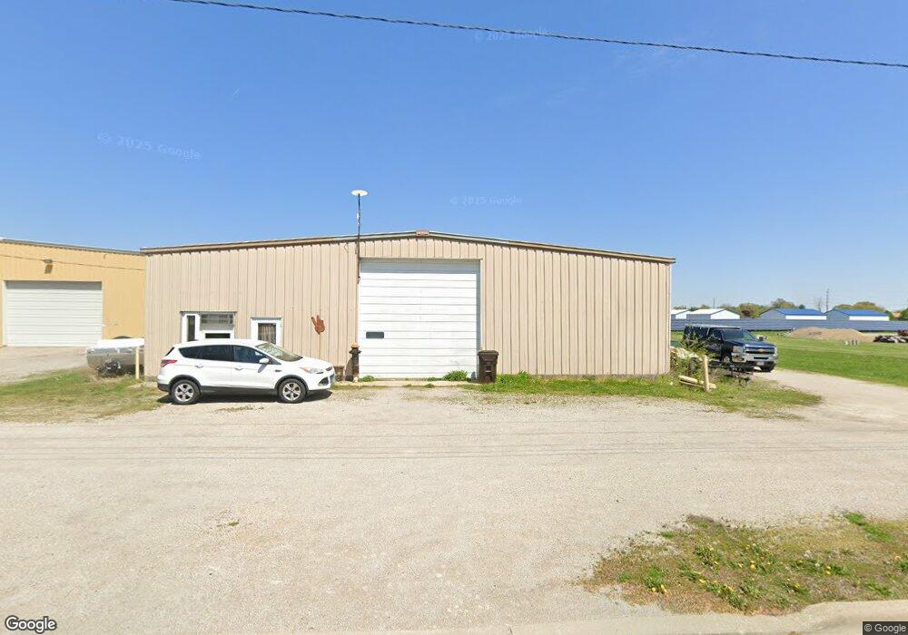 1722 Tremont St, Lincoln, IL 62656 - photo 1