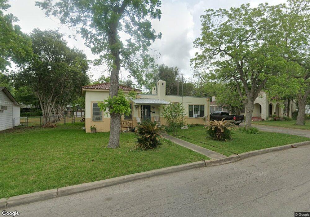 623 E Cedar St, Seguin, TX 78155 - photo 1