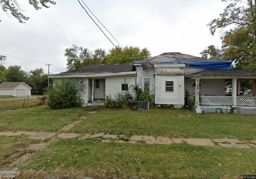 300 N Sycamore St, Shenandoah, IA 51601 - photo 1