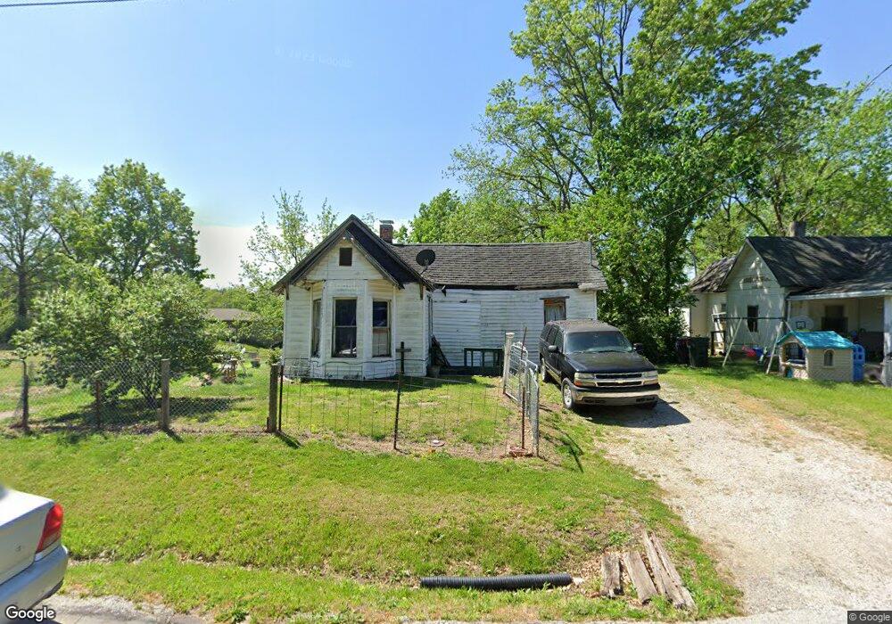 1026 W End Place, Moberly, MO 65270 - photo 1